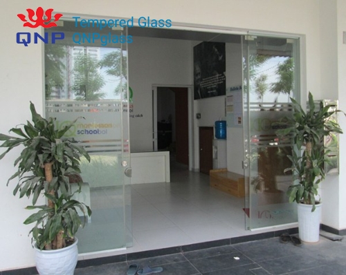 Cửa kính văn phòng giá rẻ 1