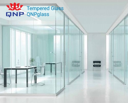 Mẫu cửa kính văn phòng đẹp 1