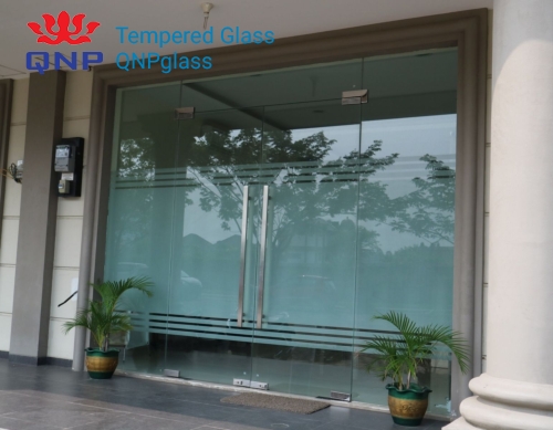 Lựa chọn cửa kính văn phòng, mẫu cửa kính văn phòng