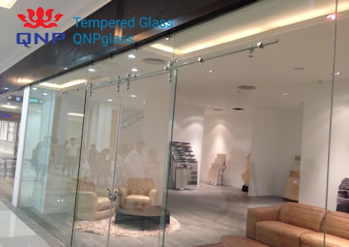 lựa chọn cửa kính văn phòng 1