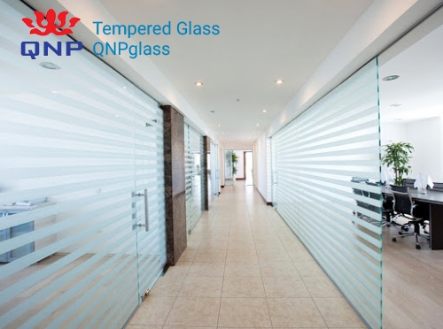 giá cửa kính văn phòng 1