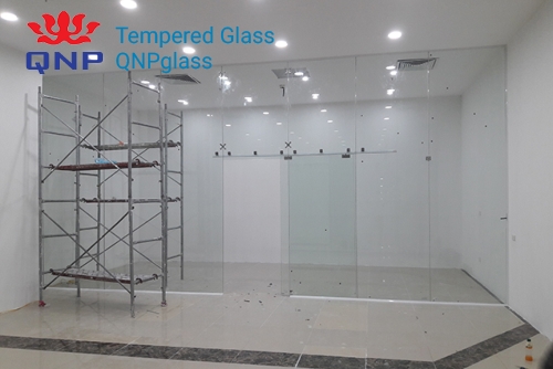 Giá vách kính nhà xưởng, vách kính văn phòng