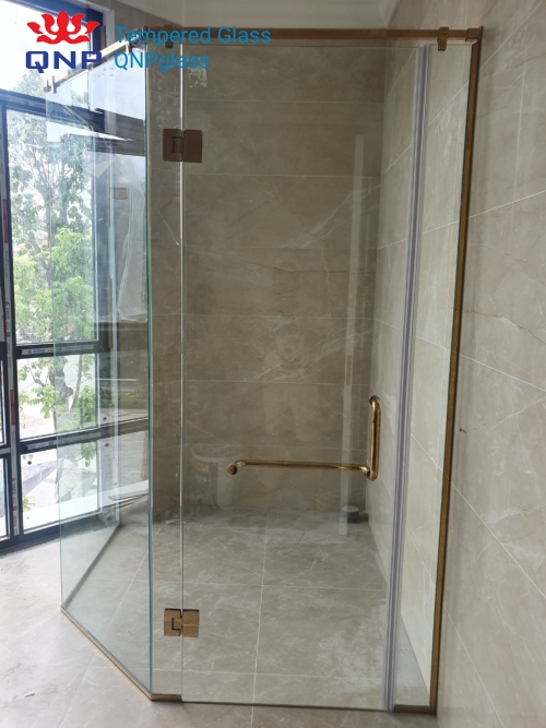 Vách kính phòng tắm nhỏ 1