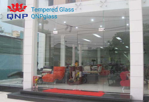 Thi công kính cường lực showroom, vách kính cường lực