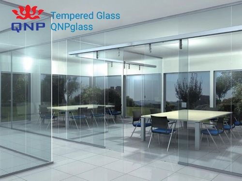 Sử dụng cửa kính cường lực trong đem lại độ mở cho không gian