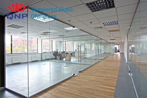 Thi công vách kính cường lực nhà xưởng, thi công cửa kính cường lực văn phòng, thi công vách kính đẹp, cửa kính cường lực giá rẻ