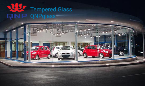 mẫu cửa kính showroom cao cấp