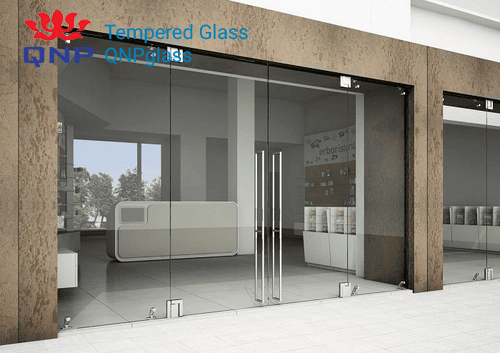 Ưu điểm khi lựa chọn cửa kính cường lực mặt tiền