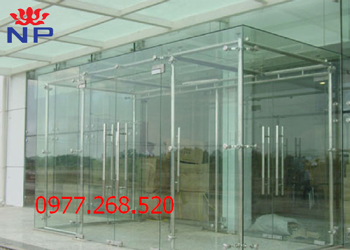 thi công cửa kính cường lực