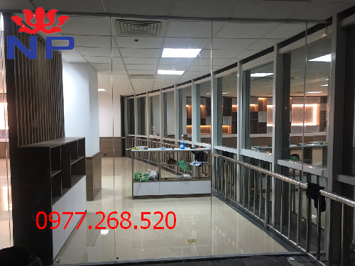 Đặt vách kính văn phòng làm việc cho sếp cực chất lượng