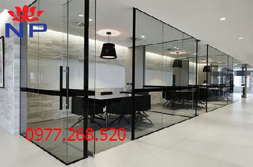 Thi công vách kính văn phòng đẹp là như thế nào? báo giá kính cho văn phòng chống ồn