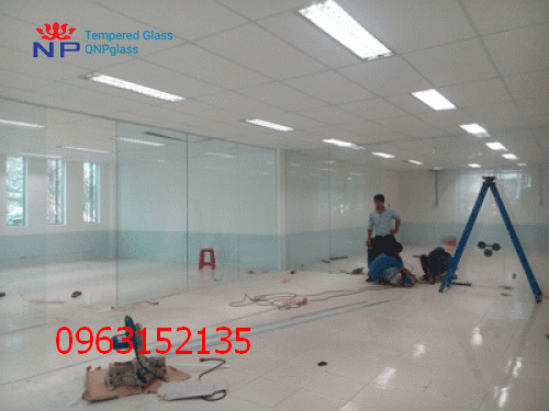 Công ty lắp đặt vách kính cường lực văn phòng uy tín