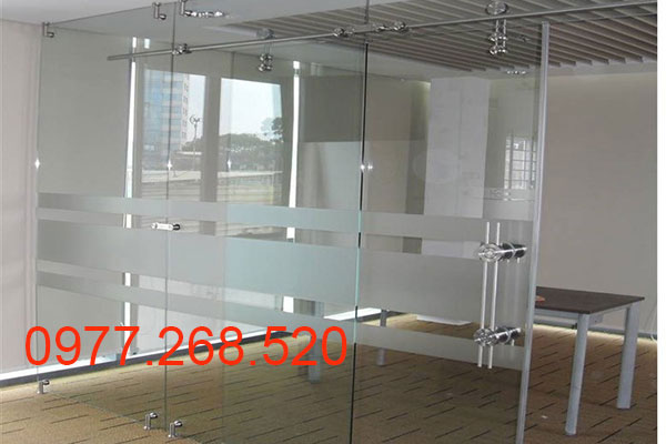 Lạ mắt, ấn tượng là điều bạn nhìn thấy được trong thiết kế cửa kính cường lực lùa hiện nay trong thị trường.