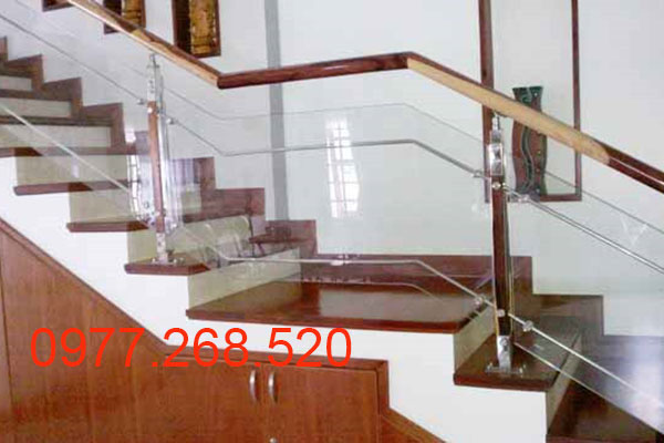 Cầu thang kính cường lực, báo giá cầu thang kính, mẫu cầu thang kính